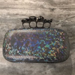 Brass knuckle clutch